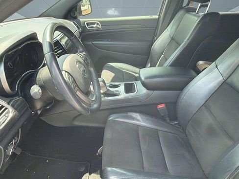 Used 2019 Jeep Grand Cherokee Laredo w/ Laredo X Package RWD image 5
