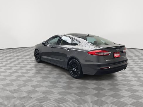 Used 2019 Ford Fusion SE w/ Equipment Group 151A image 2