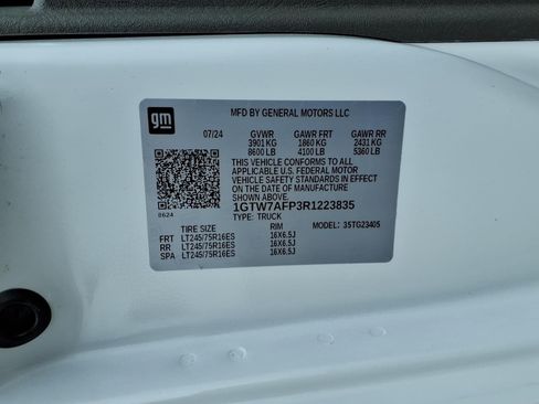 Used 2024 GMC Savana 2500 w/ Driver Convenience Package RWD image 21