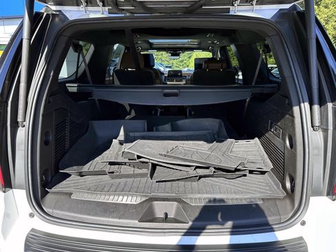 Used 2023 Chevrolet Suburban High Country w/ Advanced Technology Package AWD/4WD image 7