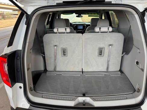 Used 2022 GMC Acadia SLE image 23