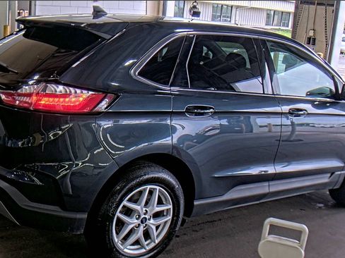 Used 2022 Ford Edge SEL w/ Convenience Package AWD/4WD image 4