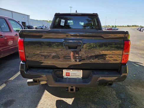 Used 2025 Toyota Tacoma SR5 image 9