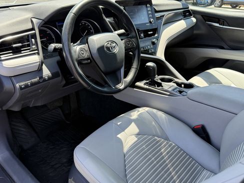 Used 2022 Toyota Camry SE image 10