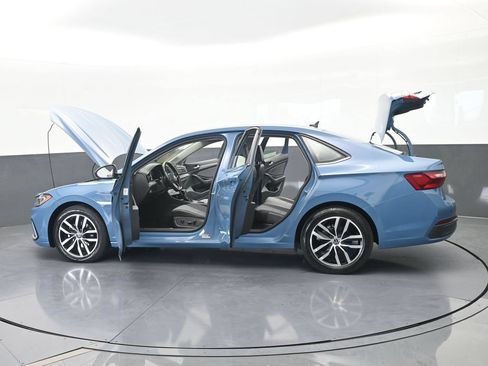 Used 2025 Volkswagen Jetta SE FWD image 70