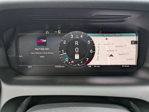 Used 2024 Land Rover Discovery Sport S image 11