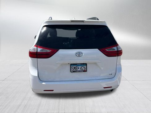 Certified 2018 Toyota Sienna LE w/ Carpet Mat Package FWD image 5