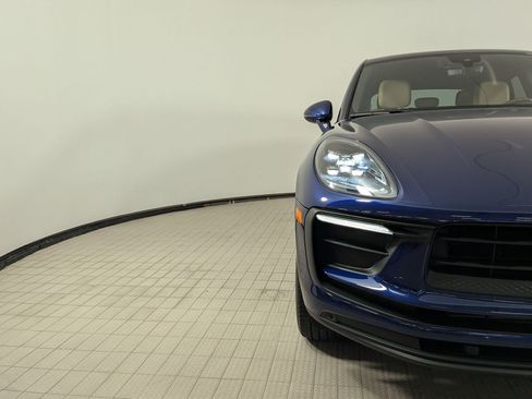 Certified 2023 Porsche Macan AWD/4WD image 12