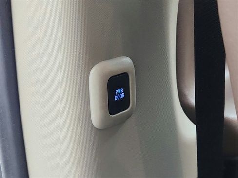 Used 2020 Toyota Sienna Limited Premium image 44