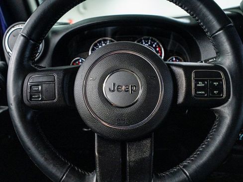 Used 2018 Jeep Wrangler Unlimited Sahara image 38