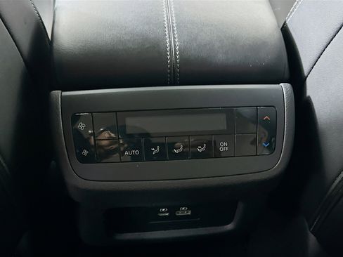 Used 2025 Nissan Pathfinder SL image 26