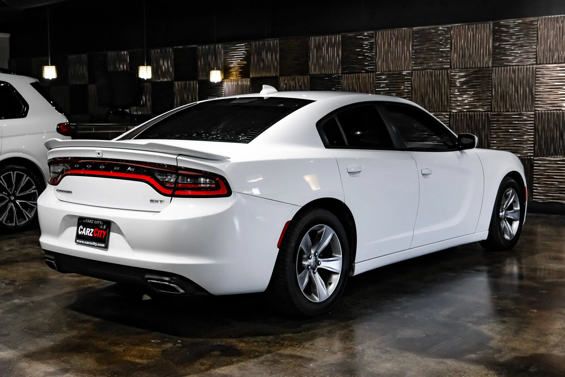 Used 2016 Dodge Charger SXT w/ Navigation & Travel Group RWD image 7