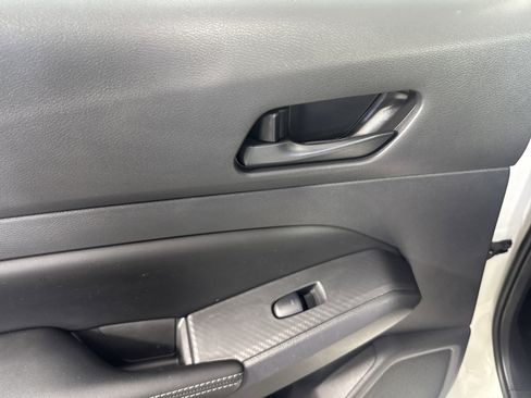 Used 2025 Nissan Altima 2.5 SV FWD image 17