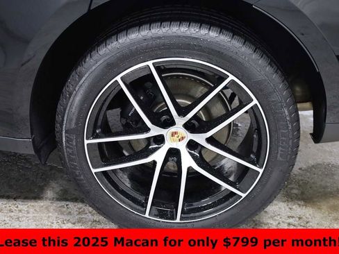 Certified 2025 Porsche Macan image 39