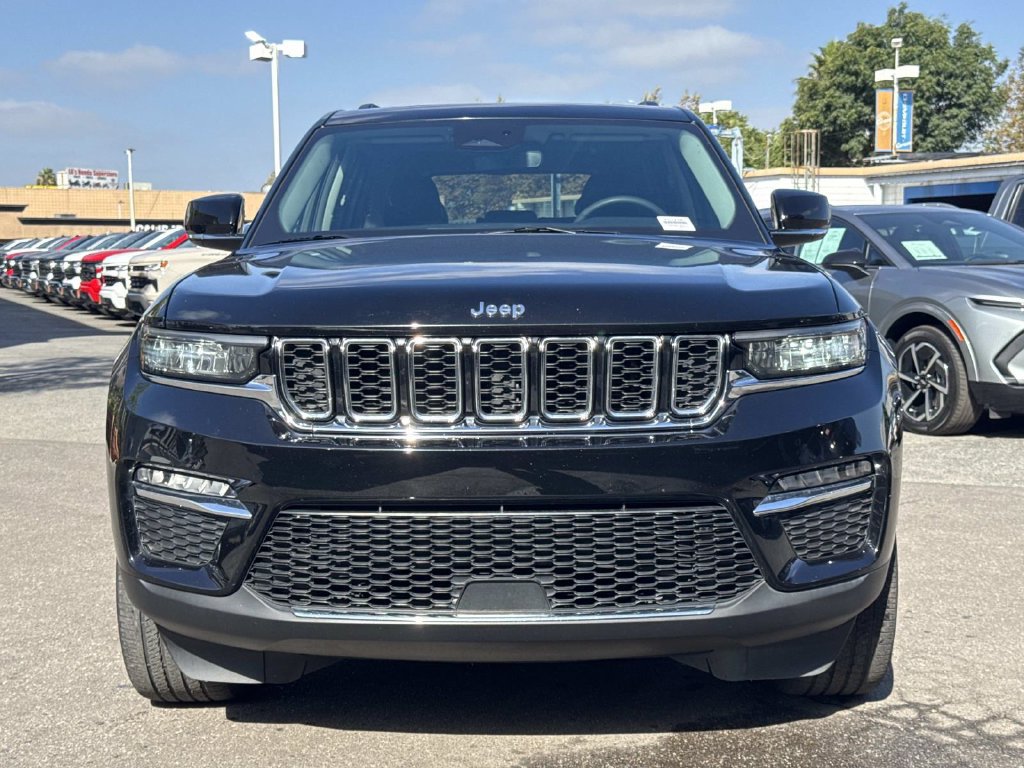 Used 2023 Jeep Grand Cherokee Limited AWD/4WD image 5