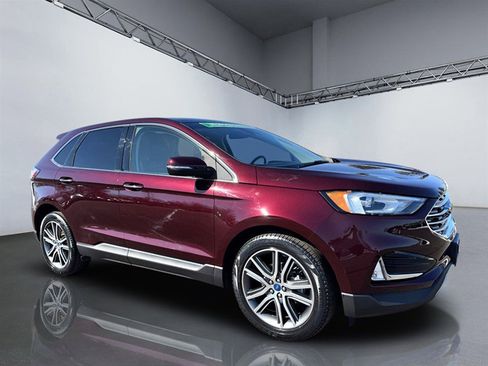 Used 2019 Ford Edge Titanium w/ Cold Weather Package image 8