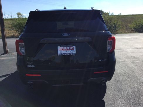 Used 2022 Ford Explorer XLT w/ Equipment Group 202A image 8