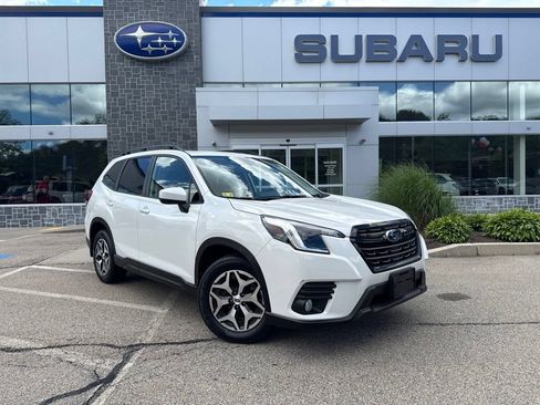 Used 2023 Subaru Forester Premium AWD/4WD image 1