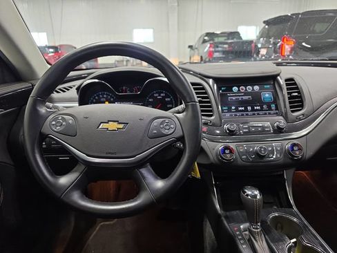Used 2016 Chevrolet Impala LT w/ Convenience Package FWD image 5