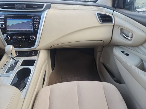 Used 2018 Nissan Murano SV image 11