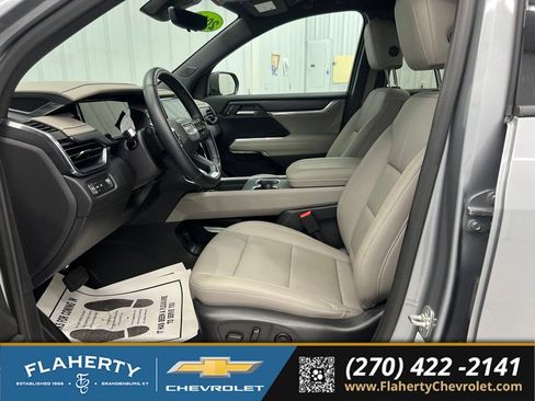 Used 2026 GMC Acadia Elevation w/ Elevation Premium Package FWD image 9