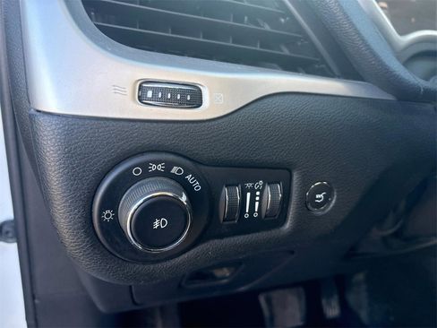 Used 2018 Jeep Cherokee Limited image 16