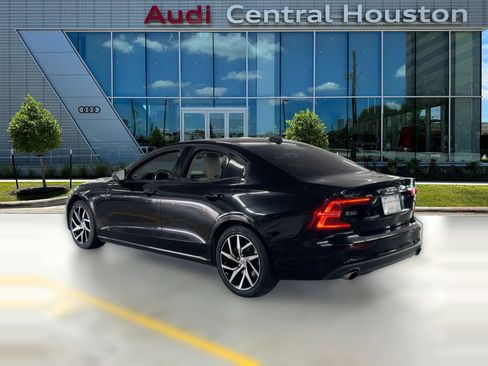 Used 2019 Volvo S60 T5 Momentum image 3