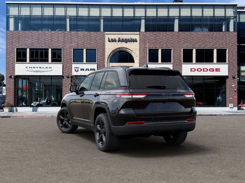 New 2025 Jeep Grand Cherokee Altitude image 3