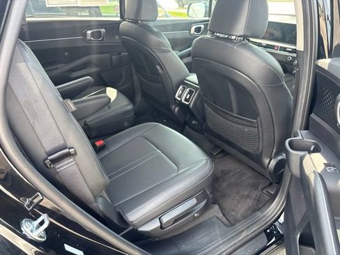 Certified 2025 Kia Sorento EX FWD image 17
