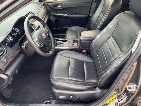 Used 2017 Toyota Camry XLE FWD image 29