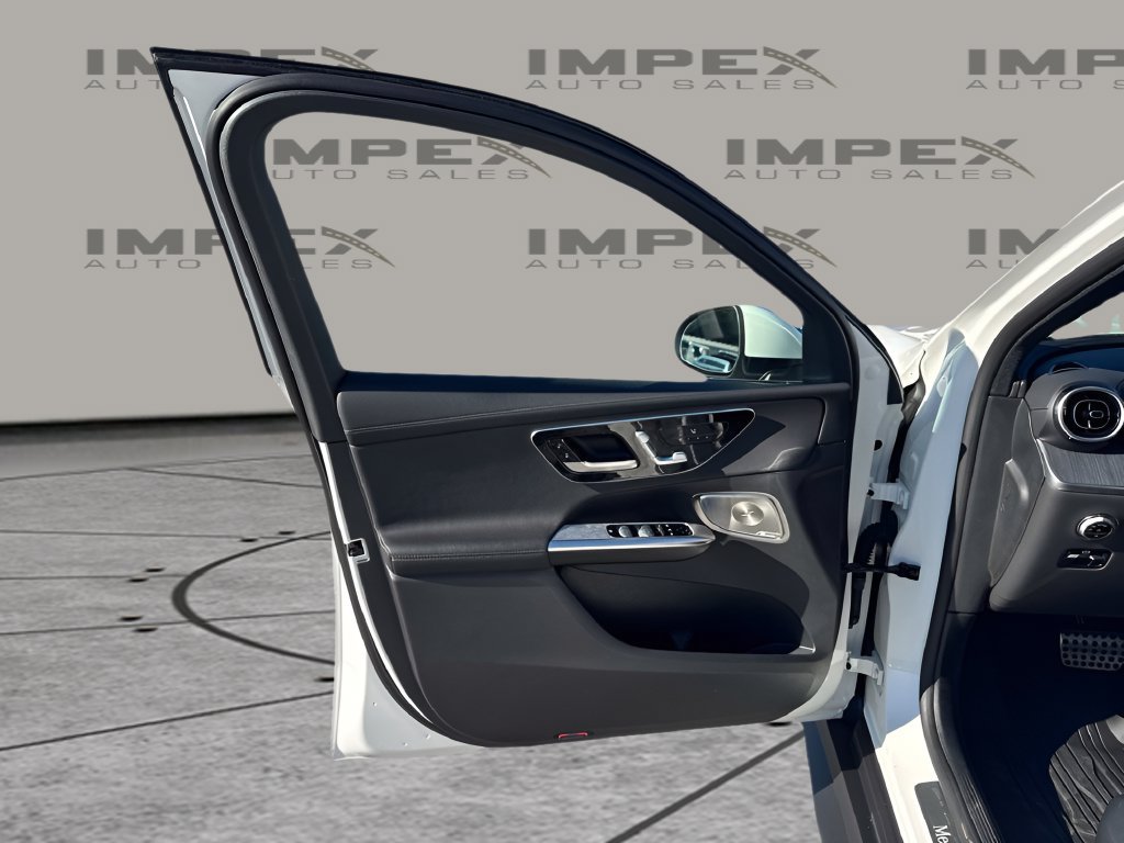 Used 2024 Mercedes-Benz GLC 300 4MATIC image 23