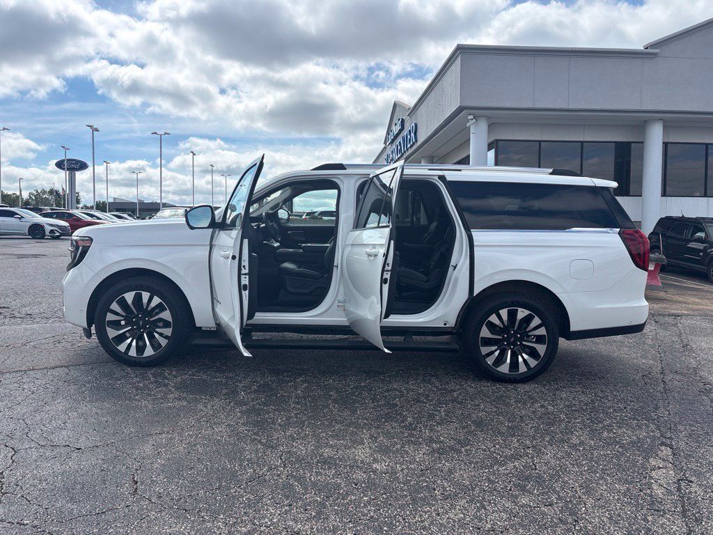 Used 2025 Ford Expedition Max Platinum w/ Driver's Package AWD/4WD image 4