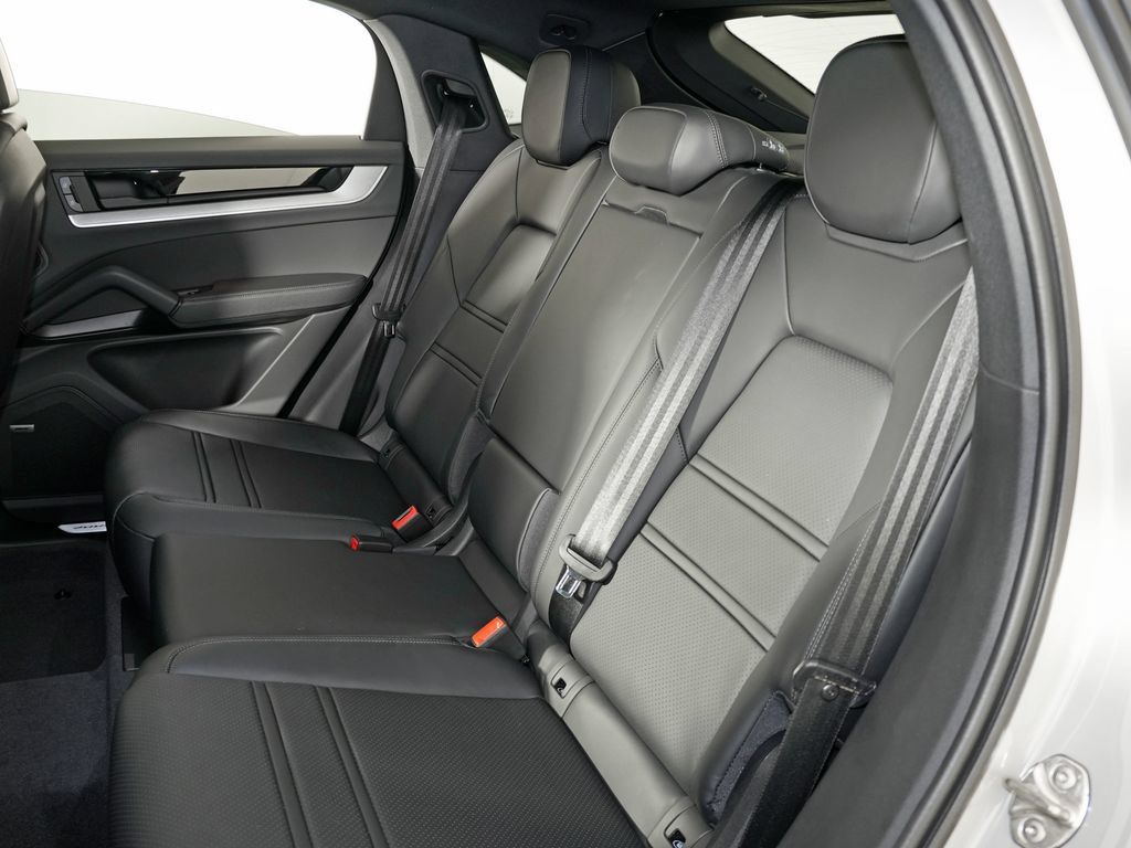 Certified 2026 Porsche Cayenne Coupe AWD/4WD image 34