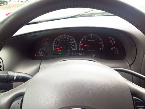 Used 2003 Ford F150 XLT RWD image 9