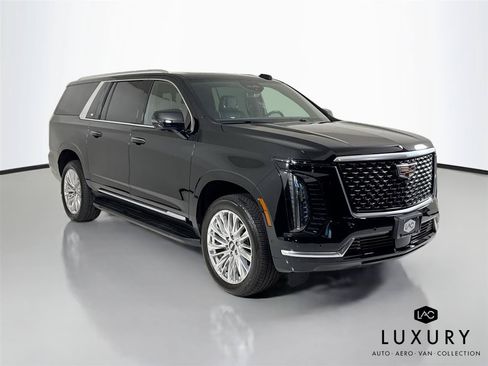 Used 2025 Cadillac Escalade ESV Premium Luxury AWD/4WD image 3