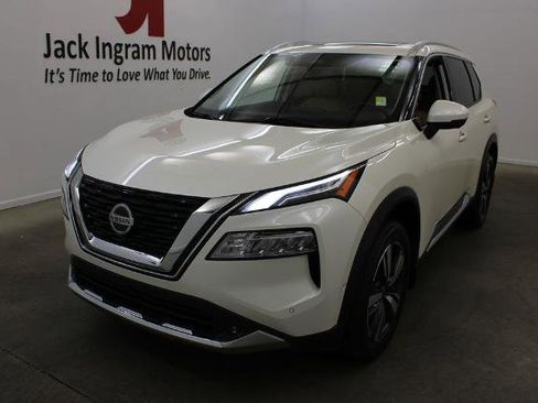 Certified 2021 Nissan Rogue Platinum FWD image 2