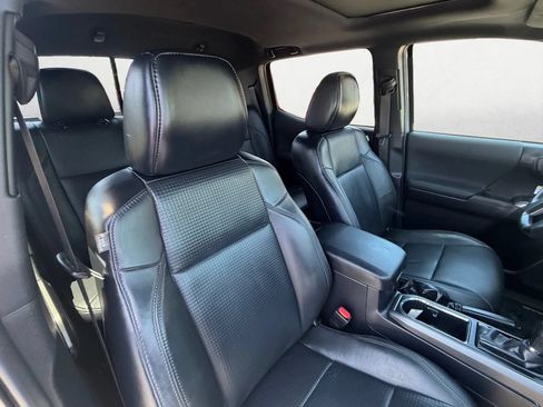 Used 2018 Toyota Tacoma TRD Off-Road w/ TRD Premium Off Road Package AWD/4WD image 24