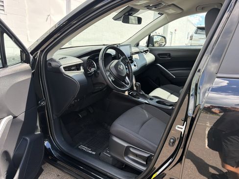 Used 2022 Toyota Corolla Cross LE AWD/4WD image 16