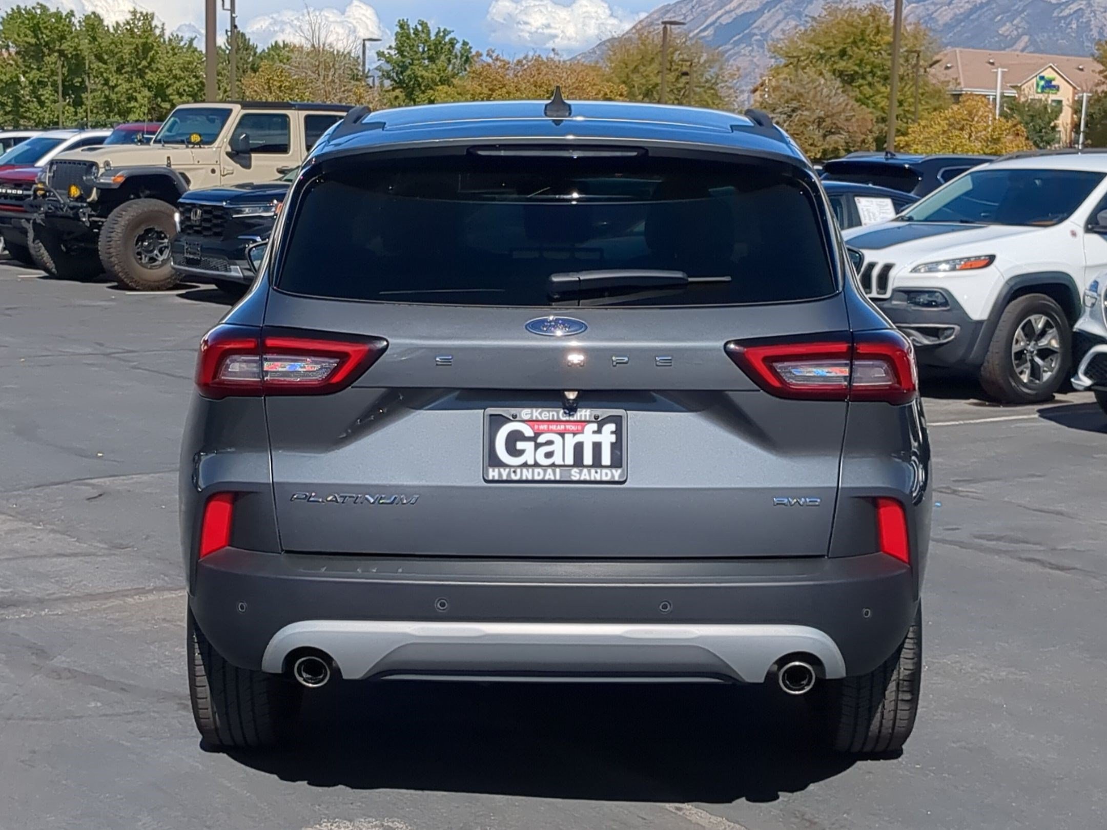 Used 2025 Ford Escape Platinum AWD/4WD image 4