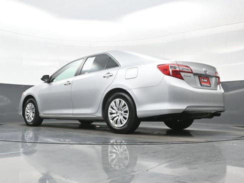 Used 2014 Toyota Camry LE FWD image 29
