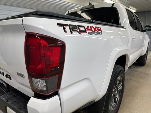 Used 2019 Toyota Tacoma TRD Sport AWD/4WD image 23