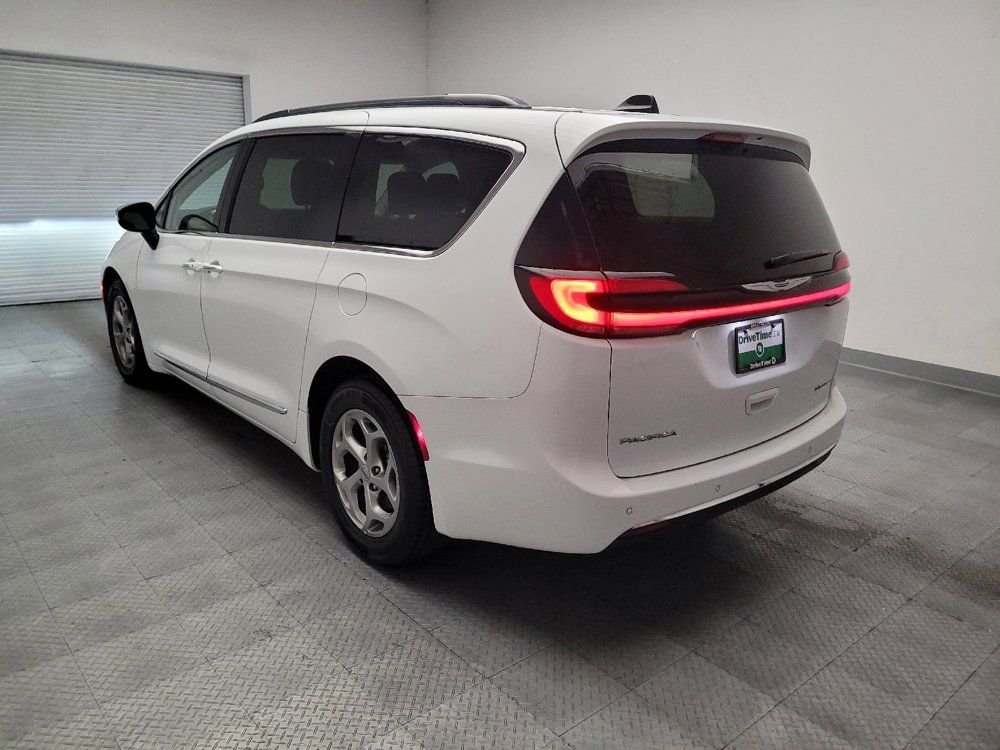 Used 2023 Chrysler Pacifica Limited FWD image 5