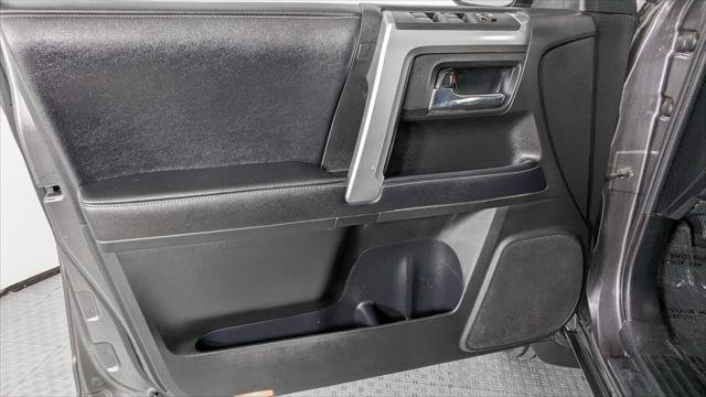 Used 2018 Toyota 4Runner SR5 AWD/4WD image 12