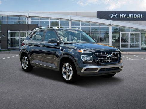 New 2025 Hyundai Venue SEL image 11