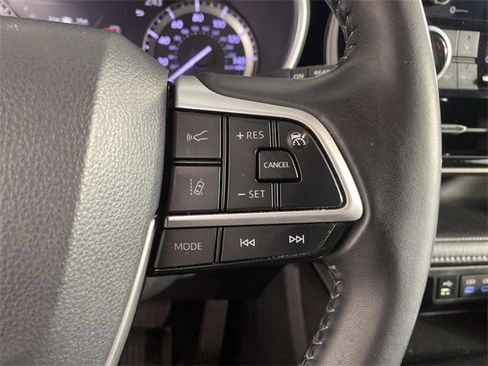 Used 2022 Toyota Highlander XLE image 17