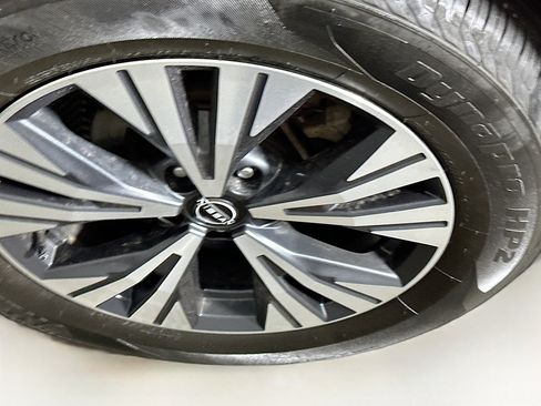 Used 2023 Nissan Rogue SV image 11