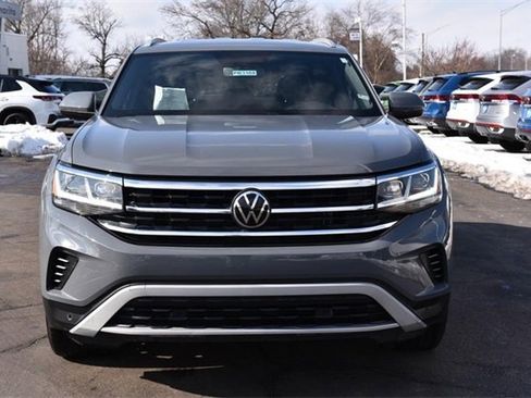 Used 2022 Volkswagen Atlas Cross Sport SE w/ Black Wheel Package image 4