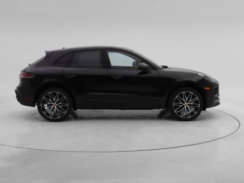 Used 2025 Porsche Macan AWD/4WD image 10
