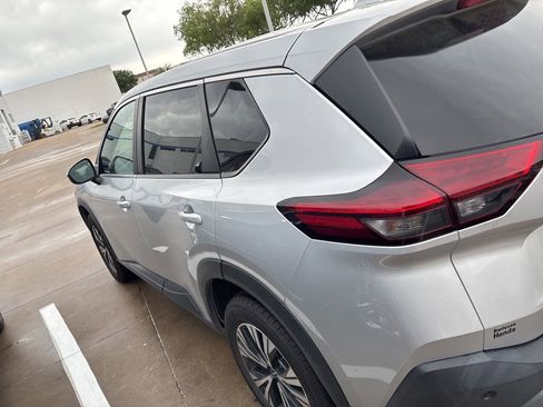 Used 2022 Nissan Rogue SV image 7