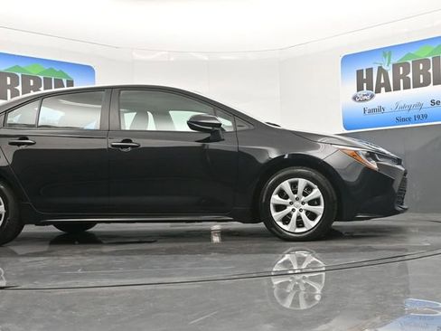 Used 2025 Toyota Corolla LE image 21